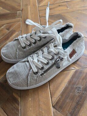Gray zipper Blowfish Sneakers, Women's 6